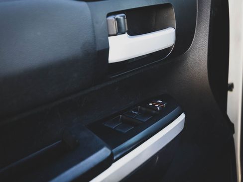 Used 2014 Toyota Tundra SR5 image 17