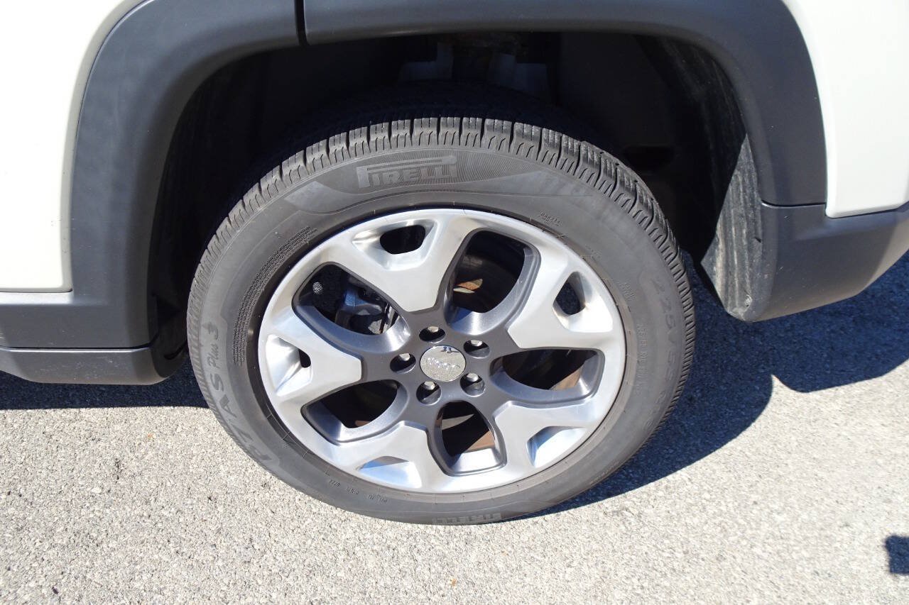 Used 2018 Jeep Compass Limited w/ Safe & Security Group AWD/4WD image 10