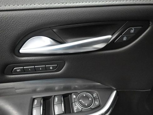 Used 2025 Cadillac XT4 Premium Luxury image 31