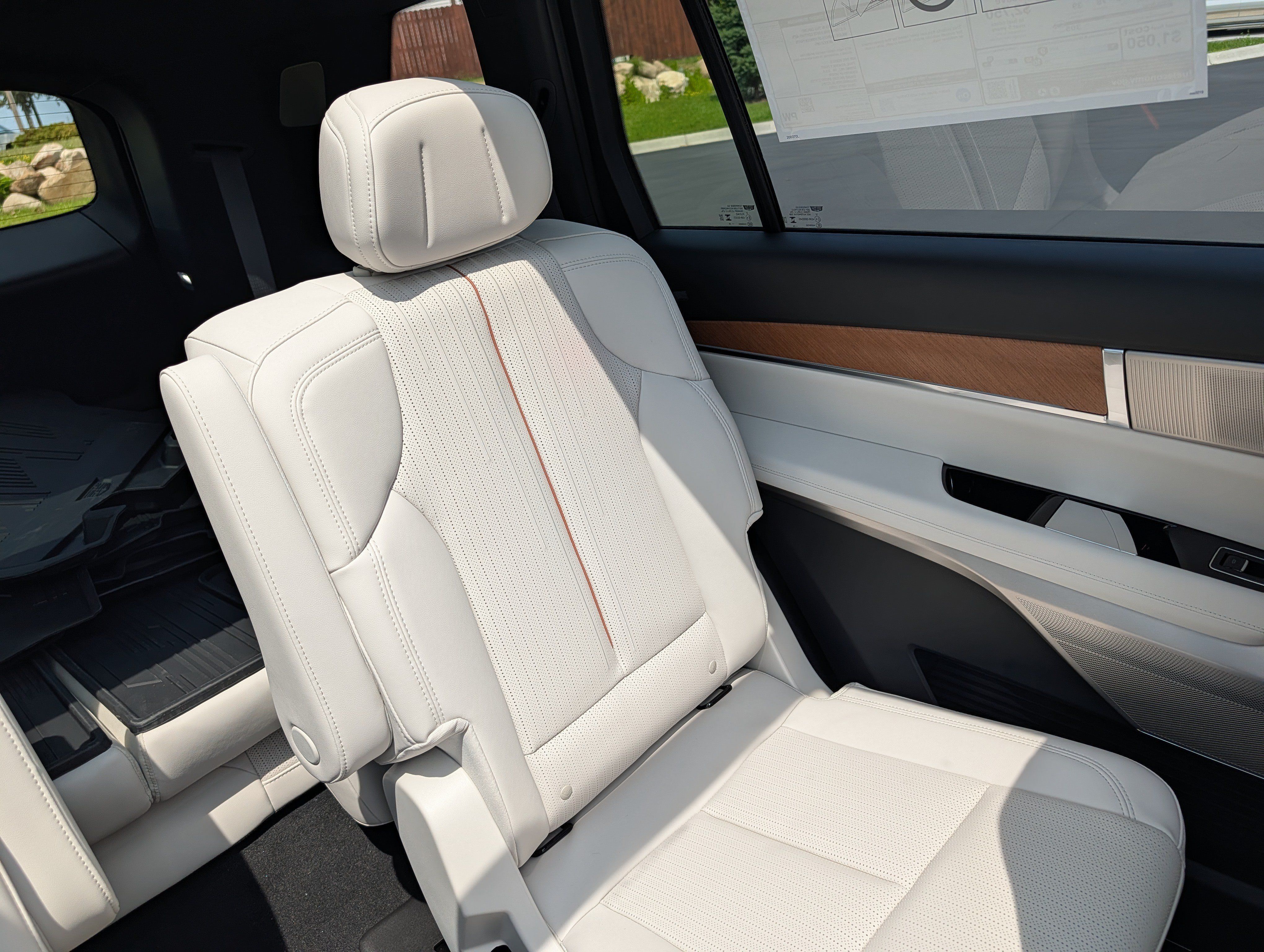Used 2027 Cadillac Vistiq Luxury w/ LPO, Floor Liner Package AWD/4WD image 15