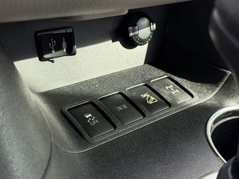 Used 2014 Toyota Highlander XLE AWD/4WD image 37