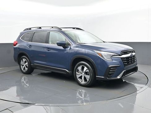 Used 2025 Subaru Ascent Premium image 3