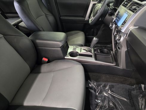 Used 2022 Toyota 4Runner SR5 Premium w/ Moonroof Package RWD image 15