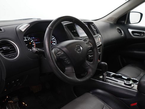 Used 2020 Nissan Pathfinder SL image 18