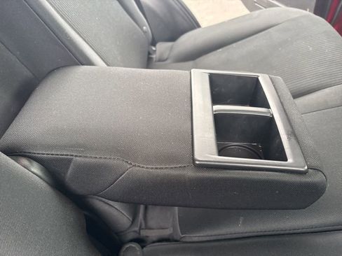 Used 2018 Toyota RAV4 LE image 38