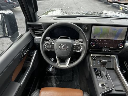 Used 2024 Lexus GX 550 w/ Accessory Package (Z1) AWD/4WD image 14