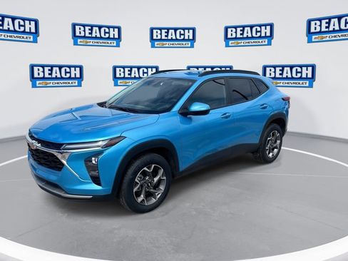 Used 2025 Chevrolet Trax LT FWD image 6