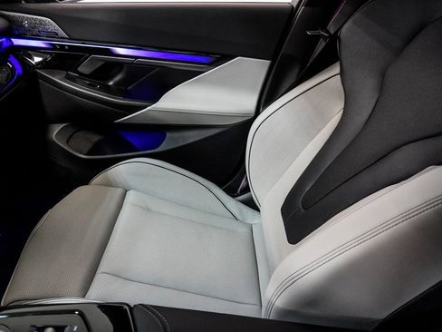 Used 2025 BMW M5 Base w/ Carbon Package image 45