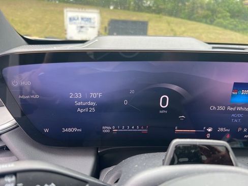 Used 2025 Buick Enclave Avenir AWD/4WD image 5