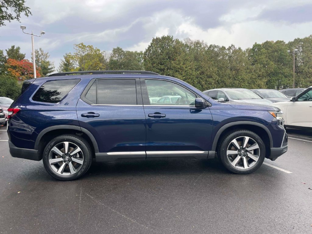 Used 2023 Honda Pilot Touring image 4