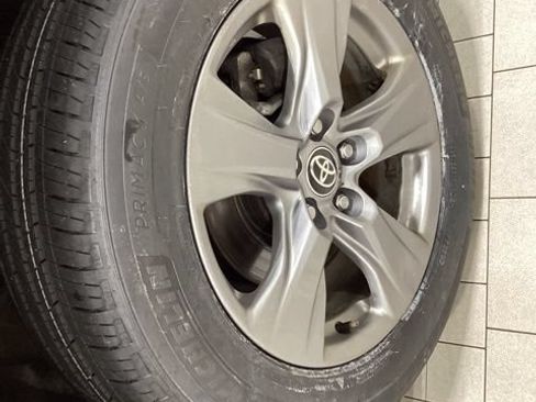 Used 2025 Toyota RAV4 XLE AWD/4WD image 22