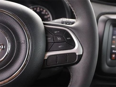 Used 2019 Jeep Renegade Latitude image 12