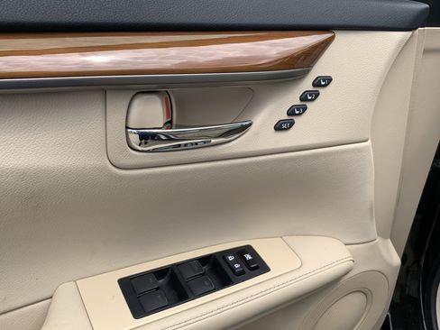 Used 2013 Lexus ES 300h w/ Luxury Pkg FWD image 15