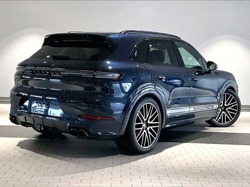Used 2025 Porsche Cayenne GTS image 10