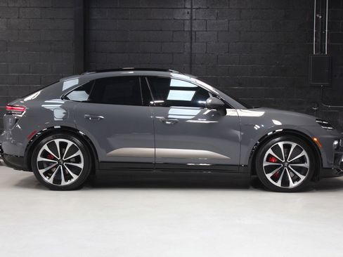 Used 2025 Porsche Macan Turbo Electric AWD/4WD image 21