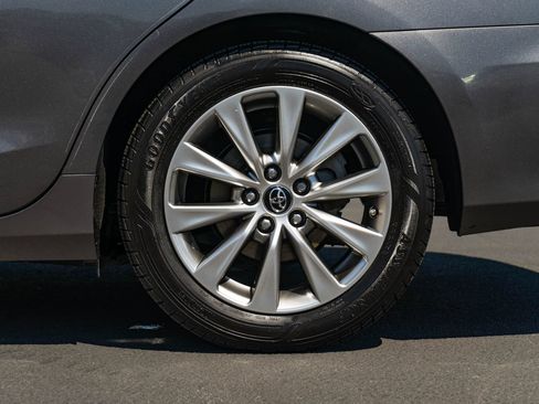 Used 2017 Toyota Camry XLE w/ Moonroof Package FWD image 13