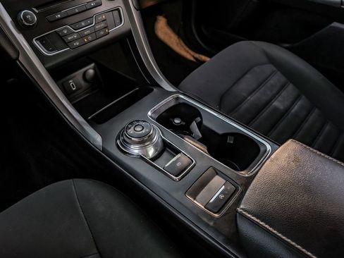 Used 2018 Ford Fusion SE FWD image 22