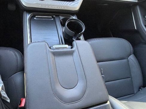 Used 2025 Ford Expedition Active AWD/4WD image 8