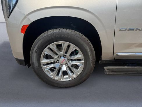 Used 2023 GMC Yukon Denali AWD/4WD image 14