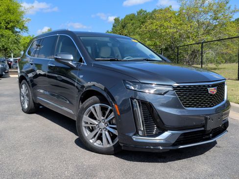 Used 2020 Cadillac XT6 Premium Luxury image 2