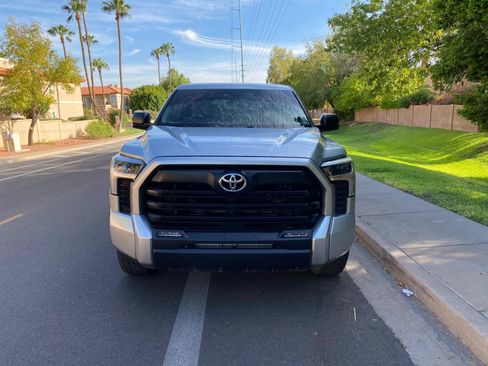 Used 2022 Toyota Tundra SR5 w/ SR5 Convenience Package AWD/4WD image 7