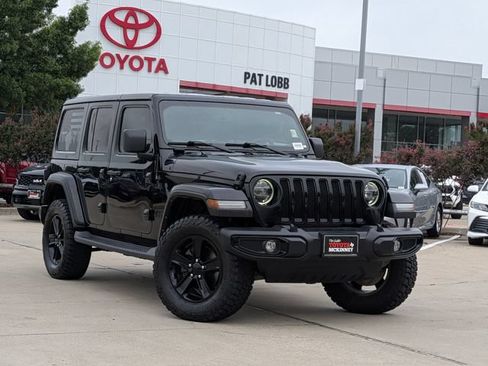 Used 2022 Jeep Wrangler Unlimited Sahara AWD/4WD image 2