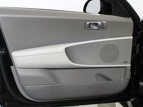 Used 2024 Hyundai Ioniq 6 Limited image 35