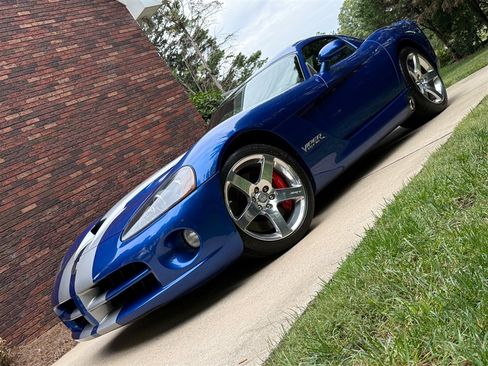 Used 2006 Dodge Viper SRT-10 RWD image 3