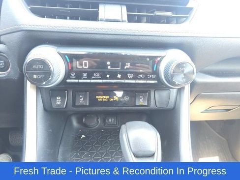 Used 2019 Toyota RAV4 XLE w/ Convenience Package AWD/4WD image 16