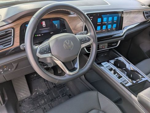 Used 2025 Volkswagen Atlas SE image 13