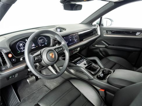Certified 2026 Porsche Cayenne S AWD/4WD image 4