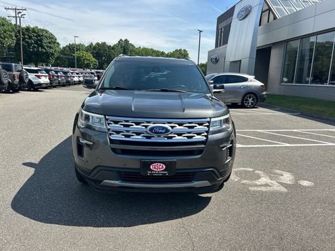 Used 2018 Ford Explorer XLT w/ Equipment Group 202A AWD/4WD image 2