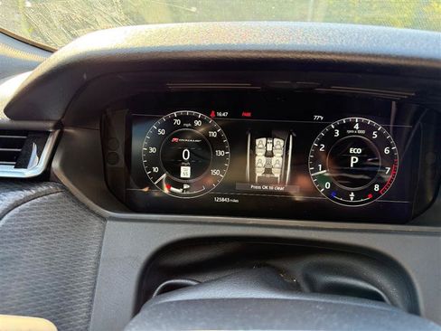 Used 2018 Land Rover Range Rover Velar R-Dynamic SE image 35