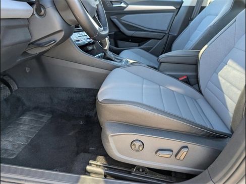 Used 2025 Volkswagen Jetta SE image 9