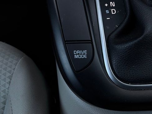 Used 2025 Kia Soul LX w/ LX Technology Package FWD image 21