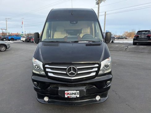 Used 2017 Mercedes-Benz Sprinter 3500 image 9