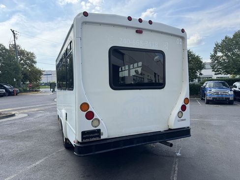 Used 2013 Ford E-350 and Econoline 350 Super Duty w/ Shuttle Bus Prep Pkg RWD image 11