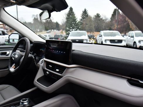 Used 2026 Ford Explorer Active w/ Active Comfort Package image 15