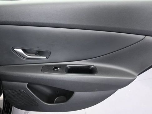 Used 2025 Hyundai Elantra SE FWD image 30