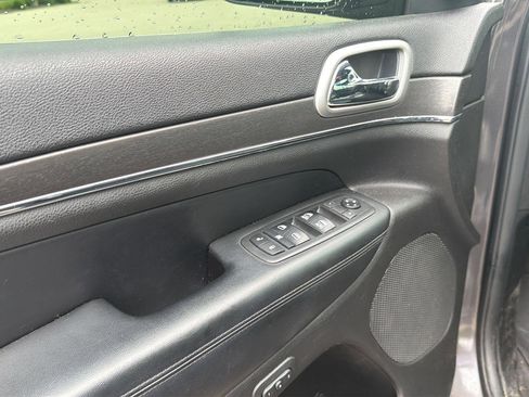 Used 2018 Jeep Grand Cherokee Limited AWD/4WD image 11