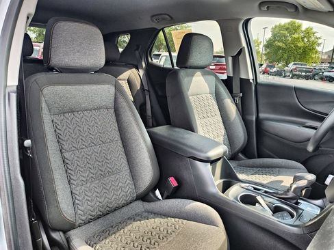 Used 2024 Chevrolet Equinox LT FWD image 25