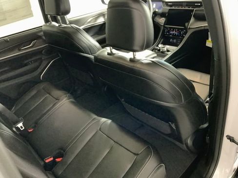 Used 2024 Jeep Grand Cherokee Limited 4xe w/ Luxury Tech Group II image 20