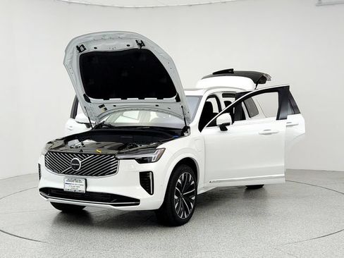 New 2025 Volvo XC90 T8 Plus w/ Protection Package Premier AWD/4WD image 9
