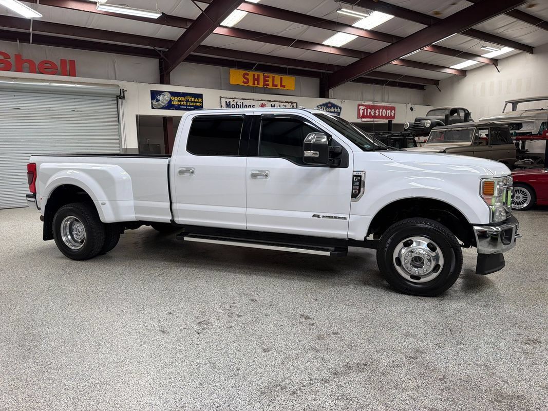 Used 2022 Ford F350 XLT w/ XLT Premium Package AWD/4WD image 10