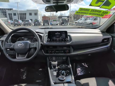 Used 2025 Nissan Rogue SV AWD/4WD image 14