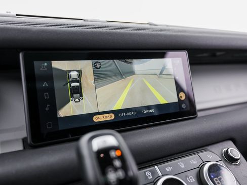 Used 2020 Land Rover Defender 110 SE image 19