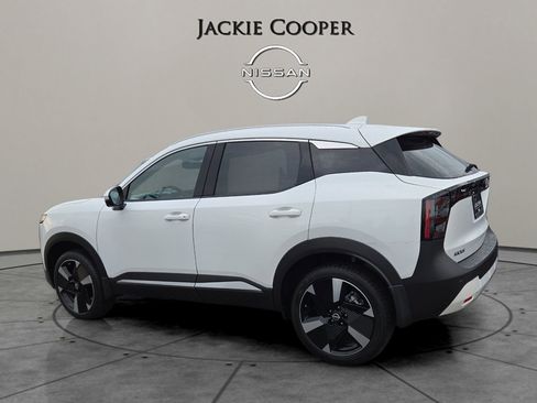 New 2025 Nissan Kicks SR FWD image 3