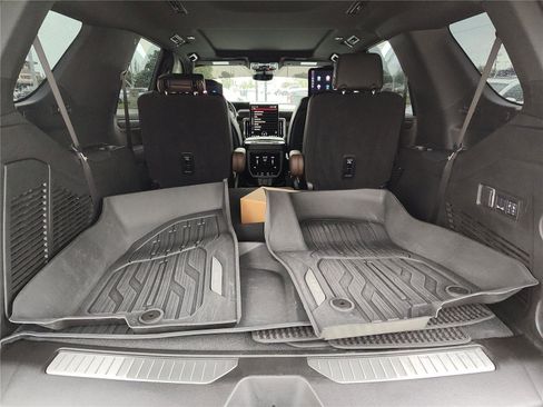 Used 2026 GMC Yukon Denali Ultimate AWD/4WD image 7