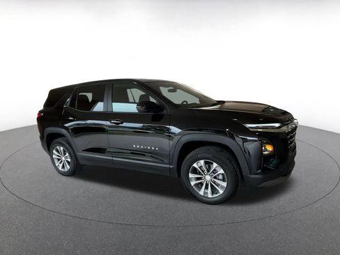 Used 2025 Chevrolet Equinox LT image 2