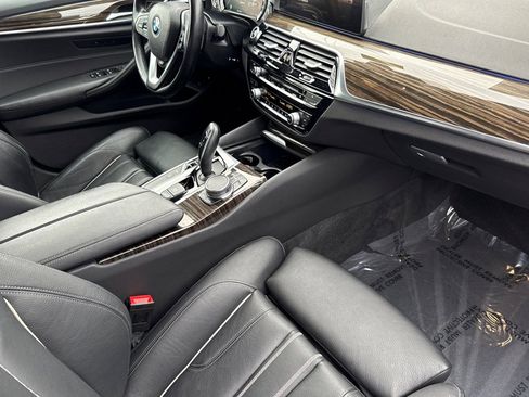 Used 2018 BMW 530e w/ Premium Package 2 image 16